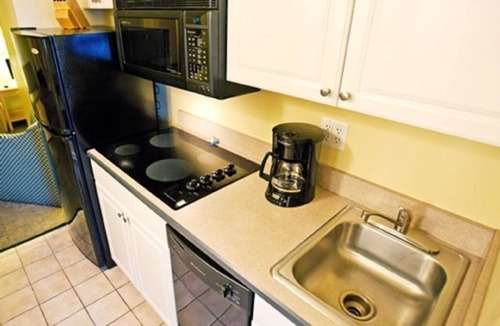 Dam Neck Resort | 1BR 1BA sleeps four on Atlantic Ave near Rudee Inlet