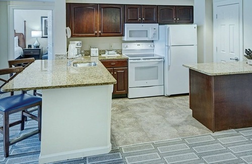 Old Town West Condo | 1br Deluxe Unit Experience US History!