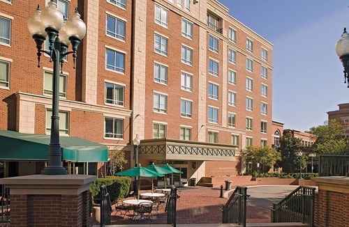 Old Town West Condo | 1br Deluxe Unit Experience US History!