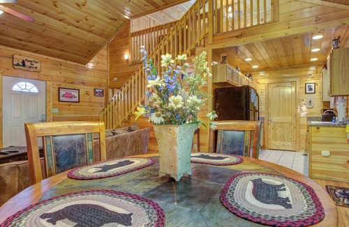 Smoky Mountains Ski Chalet | 1BR, hot tub, jacuzzi. Free attraction tickets!