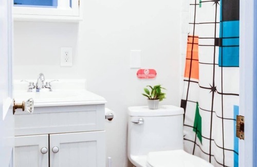 South Congress House | 1br, SoCo - Retro Cowboy Studio - Portoro