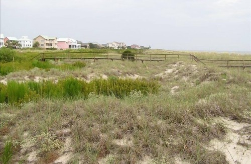 Oceanmarsh Subdivision Condo | 1st FLOOR CONDO, SLEEPS 2. PRIVATE WIFI. 50" SMART TV