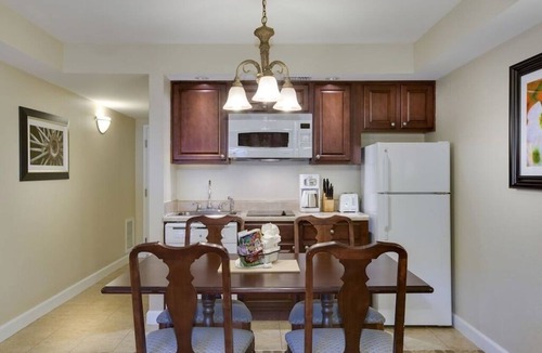 Williamsburg Condo | 2 BDRM HISTORIC PATRICK HENRY SQUARE INDOOR SALTWATER POOL 24 HOUR GYM LOCATION