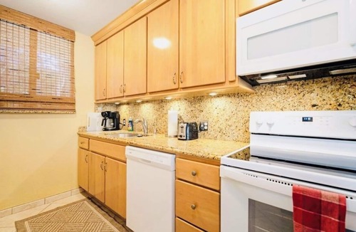 Maalaea Apartment | 2 Bed Maui Retreat with 5 miles of beach!