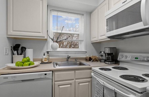 North Highland Apartment | 2-bed Retreat, Free Parking near Georgetown