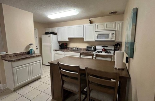 Gainesville Condo | 2 bedroom 1 bath condo 1 block to Shands (4)