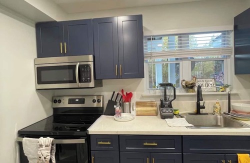 Brandywine Apartment | 2 bedroom 1 bath Farmhouse Apartment Near DC- Full Kitchen, Laundry, Gym & Sauna