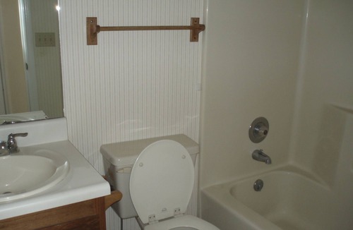 Dublin House | 2 bedroom 2 bath house in quiet neighborhood