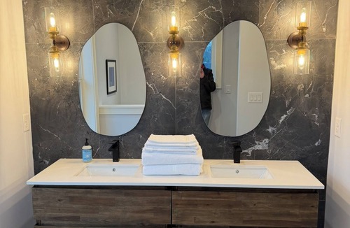 Mayhew Apartment | 2-bedroom apartment in barndominium with 2 car garage included