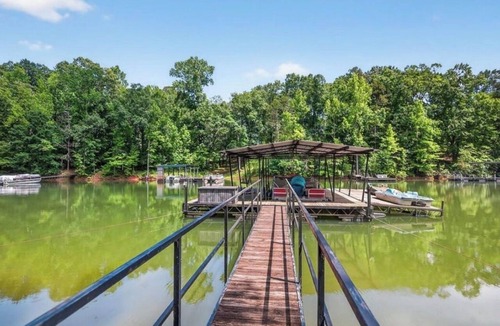 Townville Apartment | 2 bedroom apt, on Lake Hartwell paved path to private shared dock by Clemson