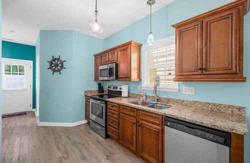 Myrtle Beach Cottage | 2 Bedroom Coastal Cottage 1 block to the beach