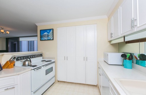 Waikiki Condo | 2-Bedroom Condo Just 8 Minutes Walk to Waikiki Beach