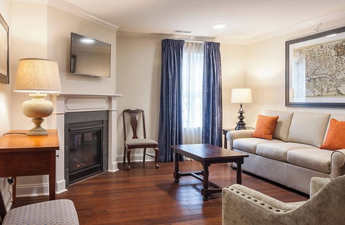 Williamsburg Condo | 2 Bedroom Condo, Sleeps 6 at Bluegreen Patrick Henry Square Resort!