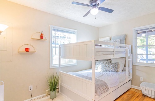 Piney Point Cottage | 2 Bedroom Cozy Beach Cottage with beach access