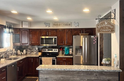 Randallstown House | 2-bedroom Farm House with fenced back yard