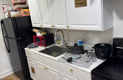 Waldorf House | 2 bedroom in a basement With 1 Private Bathroom and 1 share Bathroom