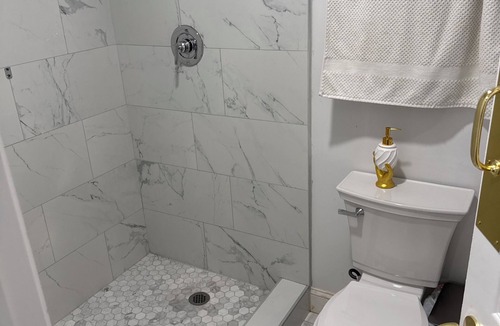 Waldorf House | 2 bedroom in a basement With 1 Private Bathroom and 1 share Bathroom