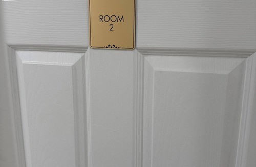 Waldorf House | 2 bedroom in a basement With 1 Private Bathroom and 1 share Bathroom