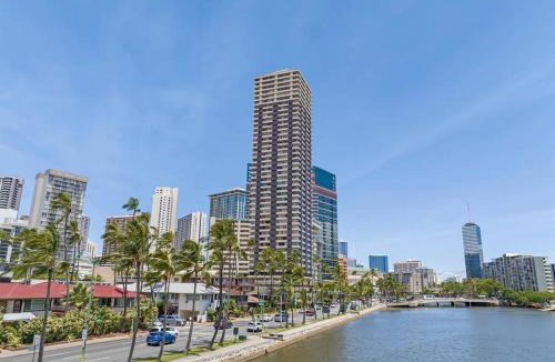 Waikiki Apartment | 2 bedroom Penthouse new upgrade OceanView (PH503)