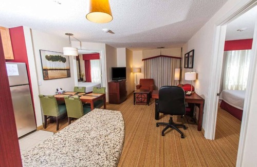 Florence Hotel | 2 Bedroom Suite w/Kitchen + Free Parking & Pool