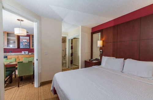 Florence Hotel | 2 Bedroom Suite w/Kitchen + Free Parking & Pool