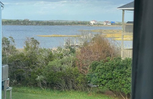 North Topsail Beach House | 2 blocks to the beach- Pool- King-sized beds- Sound- SUPs- Linens- Beachgear