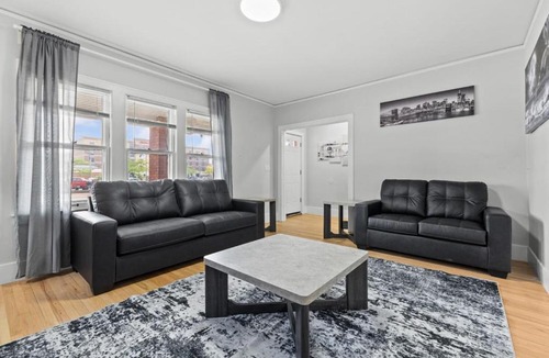 Dearborn House | 2 BR - Fully Equipped Dearborn Home