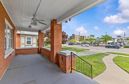 Dearborn House | 2 BR - Fully Equipped Dearborn Home