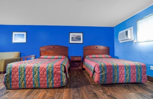 Corpus Christi Hotel | 2 Clean & Practical Rooms Near Attractions for Budget Travelers