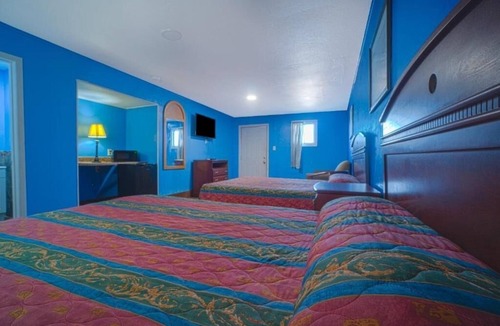 Corpus Christi Hotel | 2 Clean & Practical Rooms Near Attractions for Budget Travelers