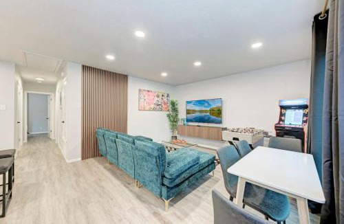Johnston Terrace House | 2 Combined Homes - 2 Private Pools - 16 Guests