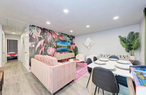 Johnston Terrace House | 2 Combined Homes - 2 Private Pools - 16 Guests
