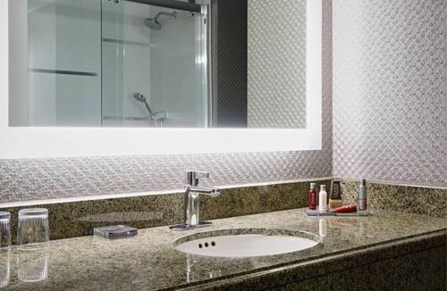 Crystal City Hotel | 2 Connecting Suites at a 4⭐️ Hotel