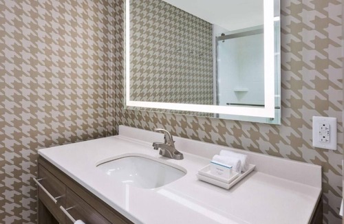 Wilmington Hotel | 2 Convenient Units! Outdoor Pool, Pets Allowed, FREE Breakfast and Parking!