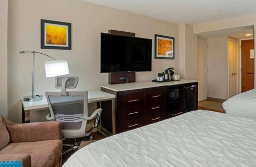 Baymeadows House | 2 Convenient Units! Close to Tree Hill Nature Center and Mandarin Museum!