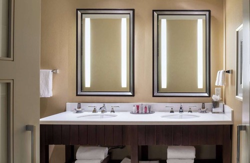 Lenox Hotel | 2 Doubles | Wyndham Atlanta Buckhead Hotel & Conference Center | Pet Friendly
