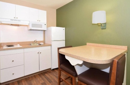 Germantown Apartment | 2 Full Beds | Non-Smoking, Kitchen