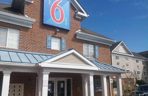 Myrtle Beach Apartment | 2 Full Beds | Smoking, Kitchen
