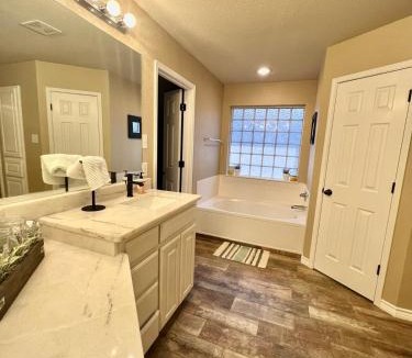 Burleson House | 2 KING BEDS and Best location in Burleson!