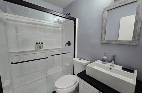 Forest Park Apartment | 2 King Beds Near Airport - The Silver Hideaway