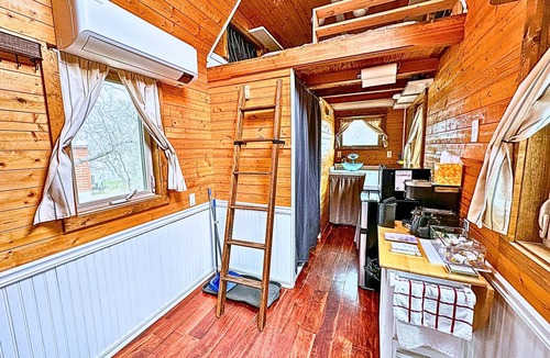 Eastland Cabin | 2 Lakefront Tiny Home, Glamping, Fishing, Kayaking