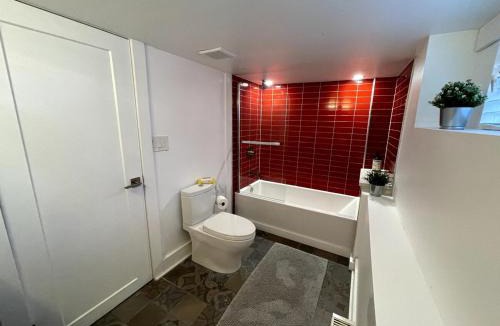 Fairlawn Apartment | 2 master bedrooms, 2 5 bath cozy apartment