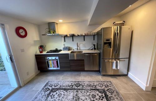 Fairlawn Apartment | 2 master bedrooms, 2 5 bath cozy apartment