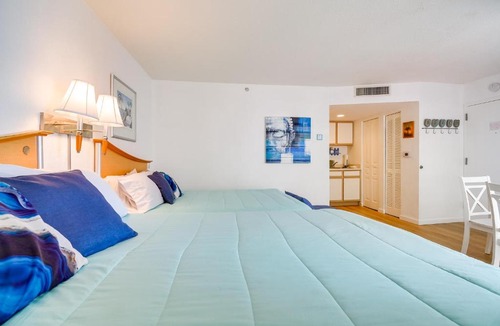 Crescent Beach Apartment | 2 Mi to Barefoot Landing: Beachfront Resort Studio