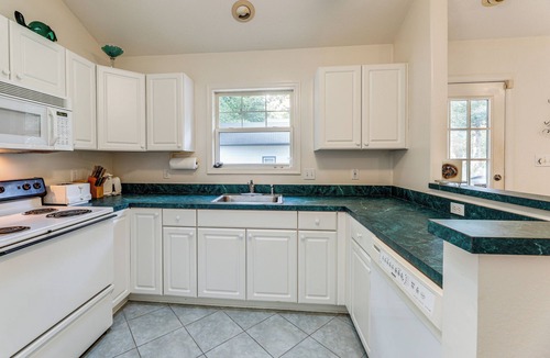 Ocean View Cottage | 2 Mi to Bethany Beach! Family Getaway w/Deck
