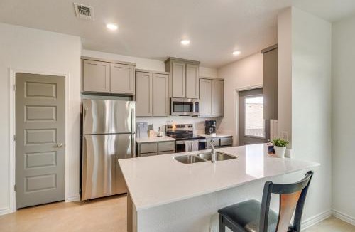 Temple House | 2 Mi to Dtwn Dining! Pet-Friendly Temple Townhome
