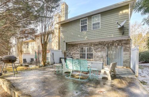 Sugar Hill House | 2 Mi to Suwanee Town Center: Spacious Townhome