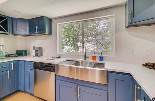 Smyrna House | 2 Mi to Truist Park! Modern Gem w/Pool & Fire Pit