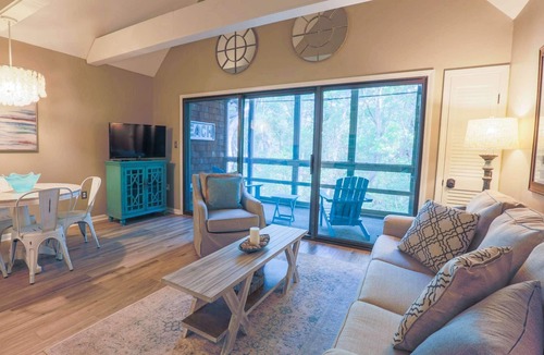 West Beach Village Villa | 2 Min Walk to Beach, Beautifully Decorated Pet Friendly Villa Tucked Away in Kiawah Seaside Forest
