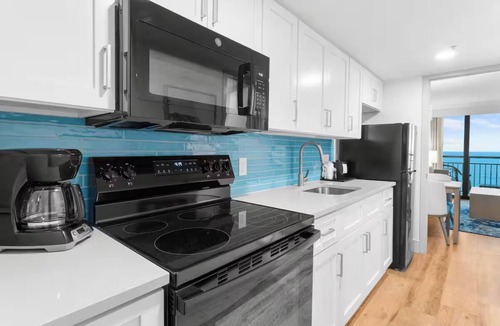 Myrtle Beach Resort | 2 Oceanfront Queen 1BR Suites | Balcony, Kitchen, Pool, 1.2 mi to Broadway